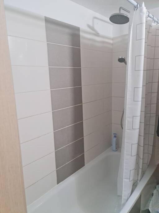 Apartamento מרחק נגיעה בתקווה Petach Tikva Exterior foto